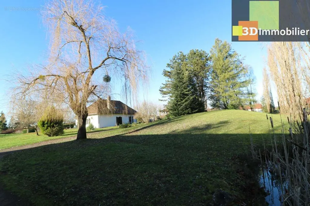 Jardin - Maison de Campagne avec Piscine et Jardin à Dole