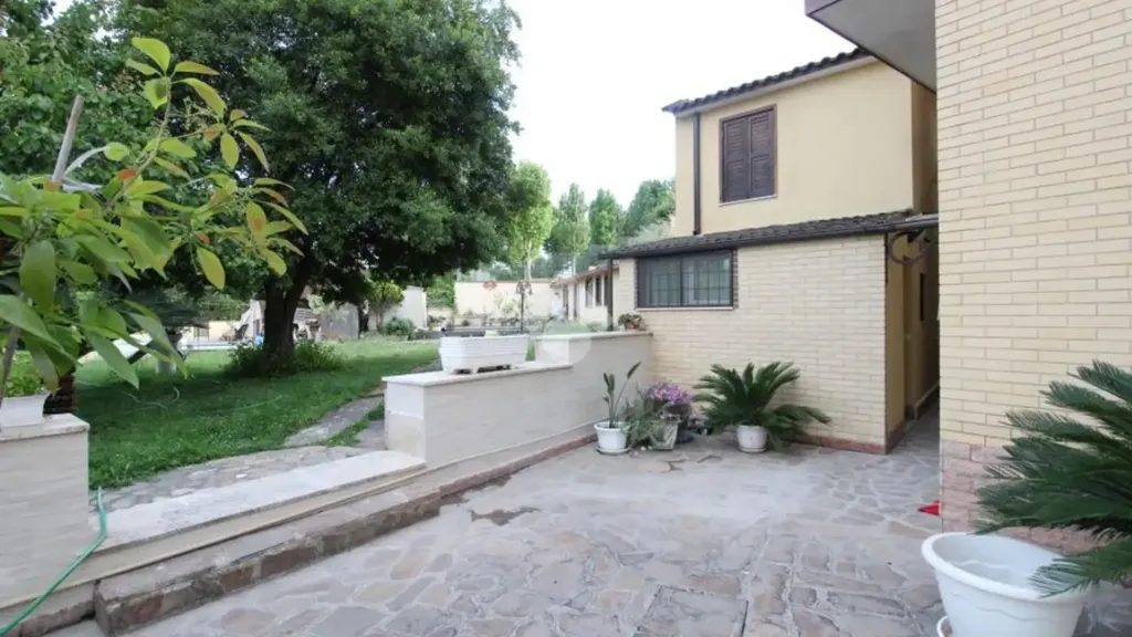 Terrazza - Armed Studio with Garden in Labaro, Rome
