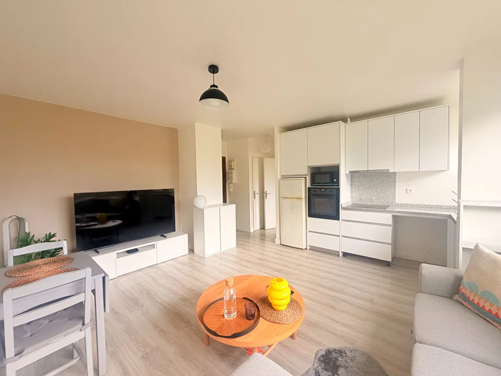 Living Room - Meubled Flat with Parking in Saint-Maur-des-Fossés