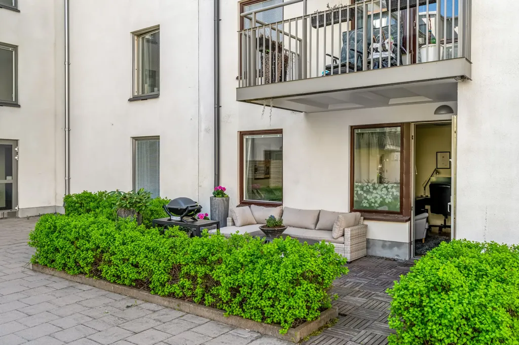 Aed - Apartment with Private Terrace near Täby Centre