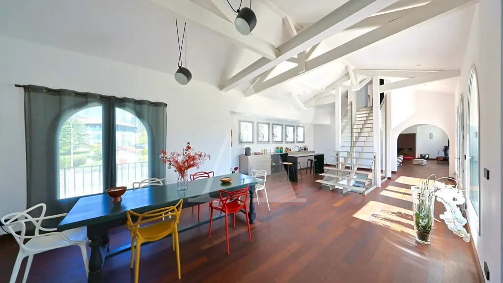 Sala da pranzo - Modernist Villa with Sculptural Architecture in Hasparren