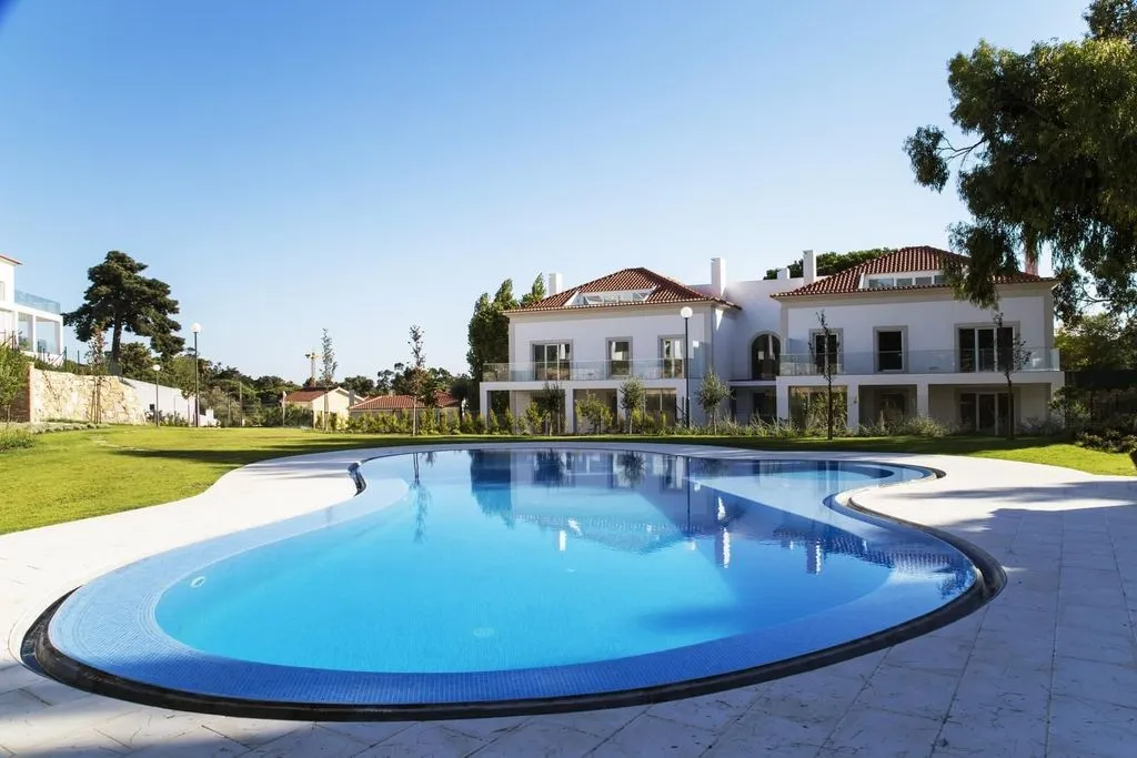 Bassein - Luxury Duplex Flat with Pool in Estoril