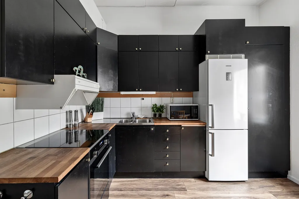 Cuisine - Apartment with High Ceilings in Central Jakobsberg