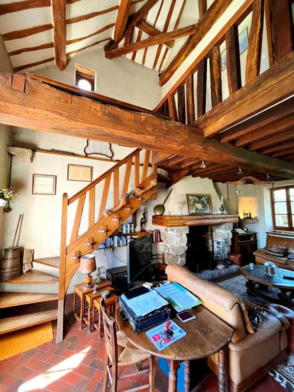 Elutuba - Charming Two-Home Property with Garden in Sens