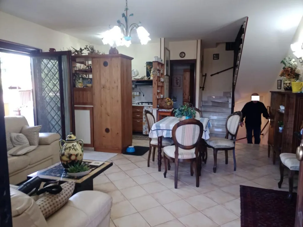 Salle à manger - Villa with Garden and Balcony in Ladispoli
