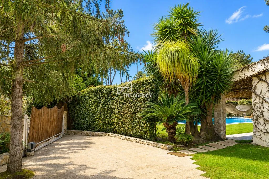 Pool - Luxury Villa with Pool in Charneca de Caparica