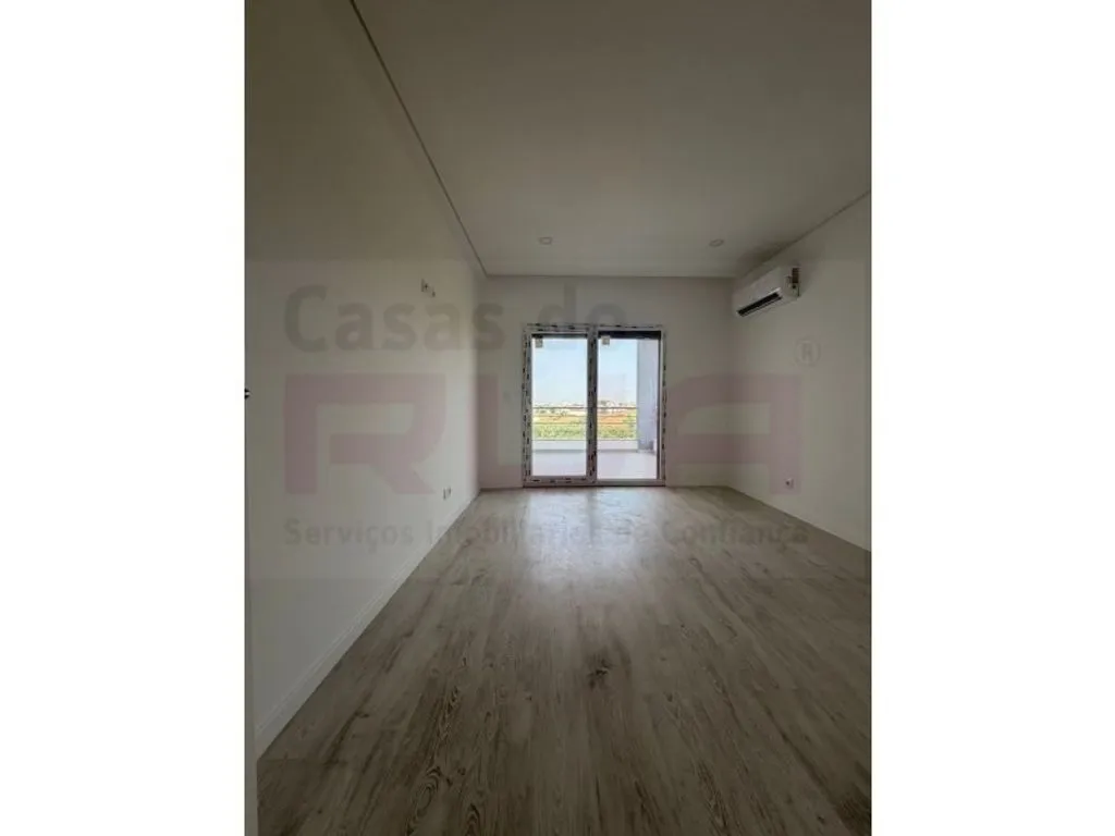 Pièces - Luxury Apartment with Garage in Seixal
