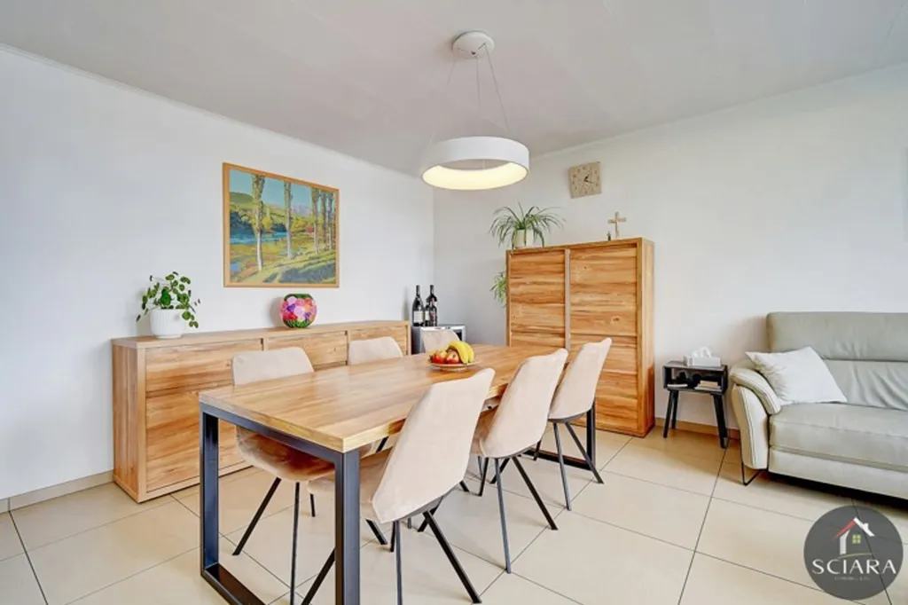 Sala da pranzo - 2-Bed Flat with Balcony on Top Floor in City Centre