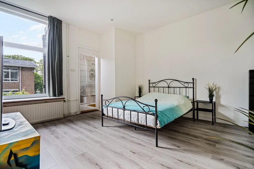 Bedrooms - Characterful Detached House with Garden in Leiden