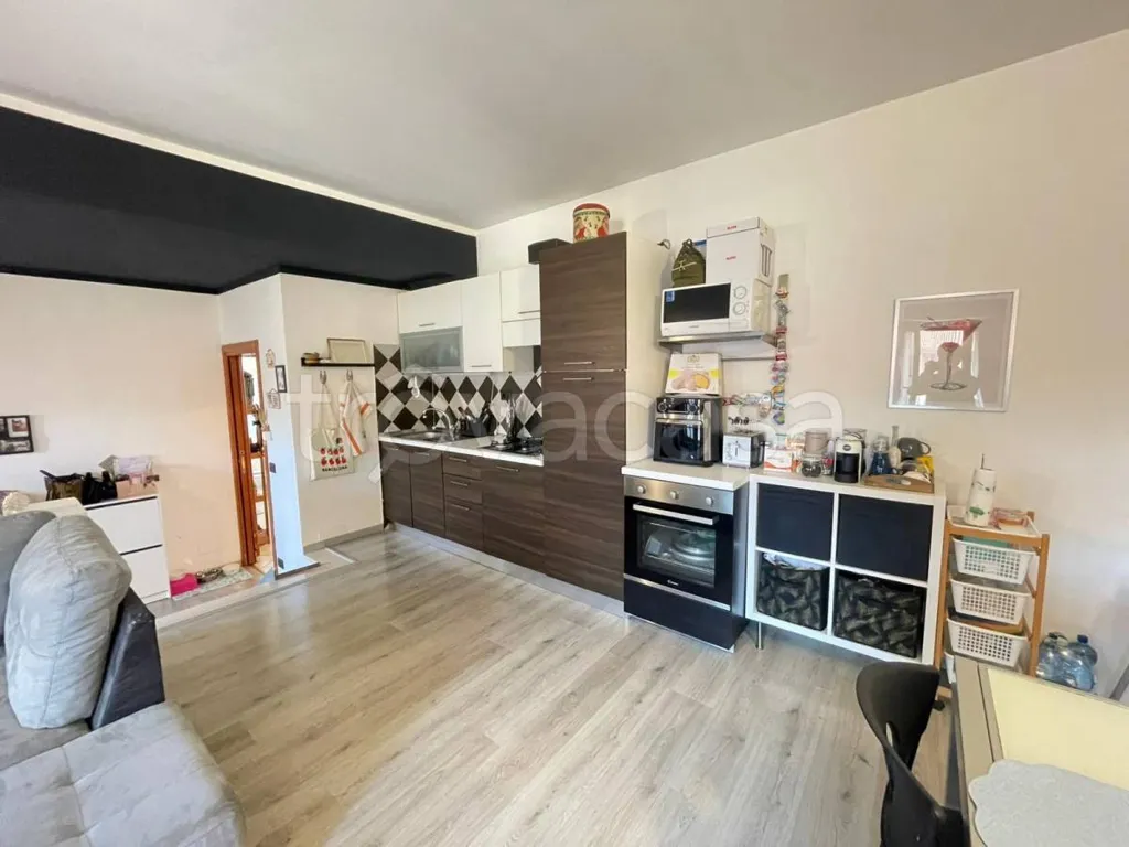 Cuisine - Rearranged Apartment with Balcony in Collegno