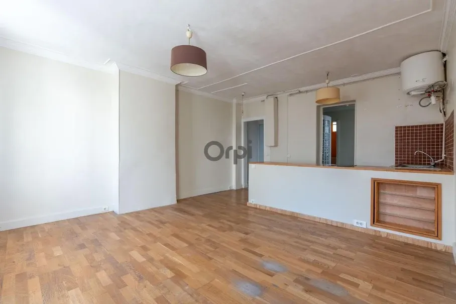Séjour - Appartement 2 Pièces avec Charme à Paris 20ème