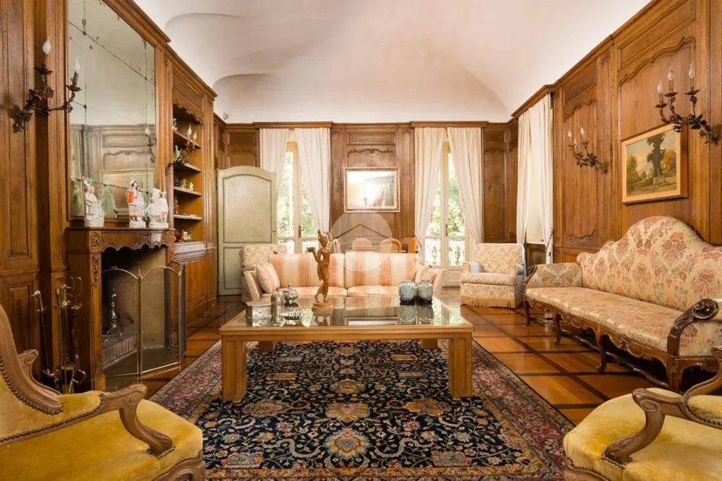 Living Room - Historic Villa with Garden and Pool in Pianezza