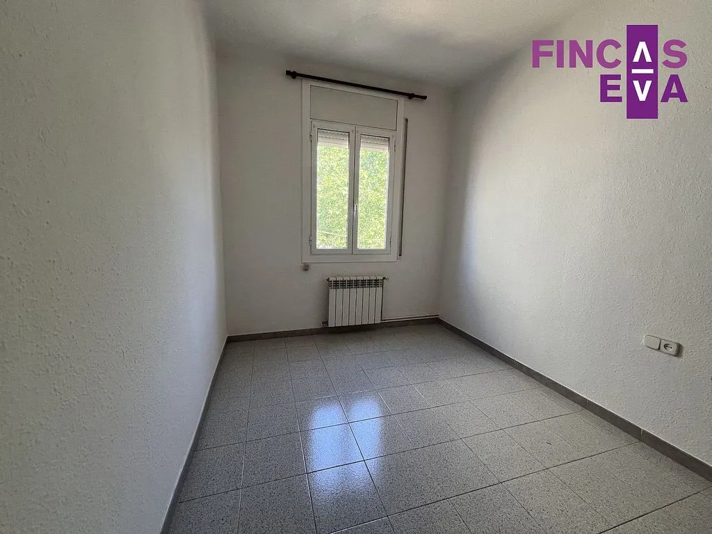 Toad - Apartment with Parking in El Baix Guinardó