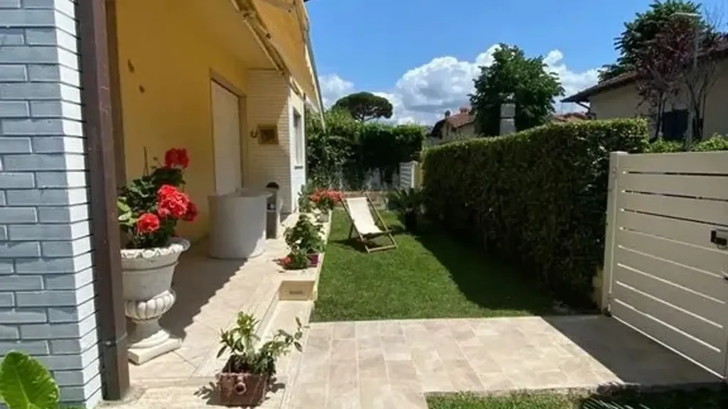 Jardin - Villa with Private Garden in Forte Dei Marmi