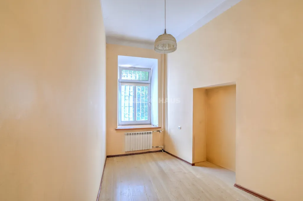 Pièces - 4-Bedroom Apartment with Traditional Features in Vilnius