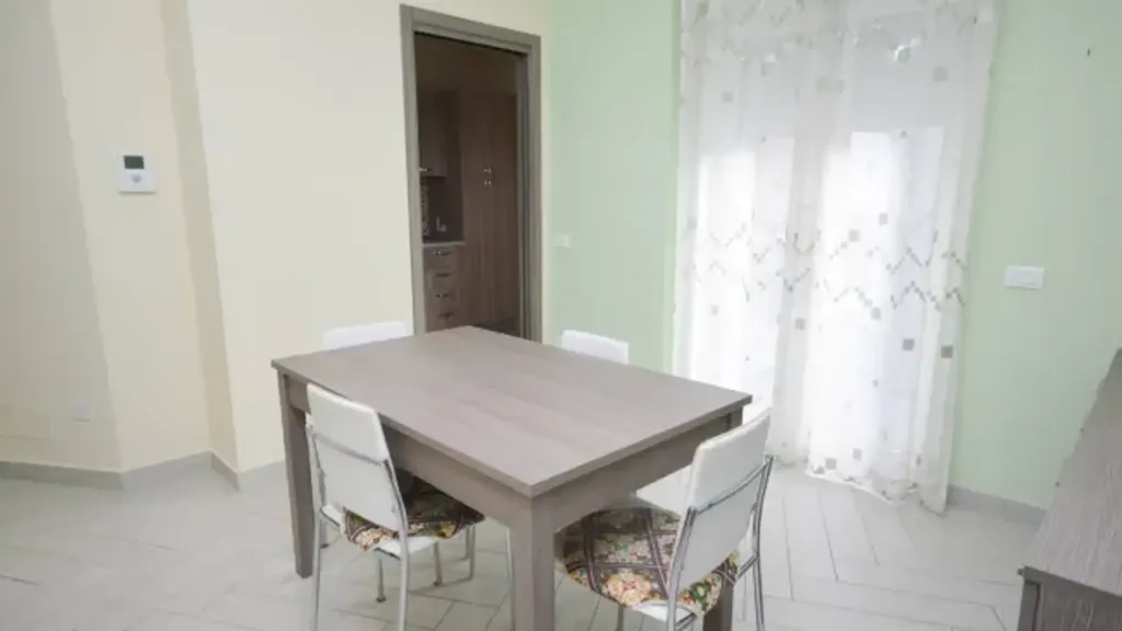Söögituba - Apartment with Balcony in Rossano Centre