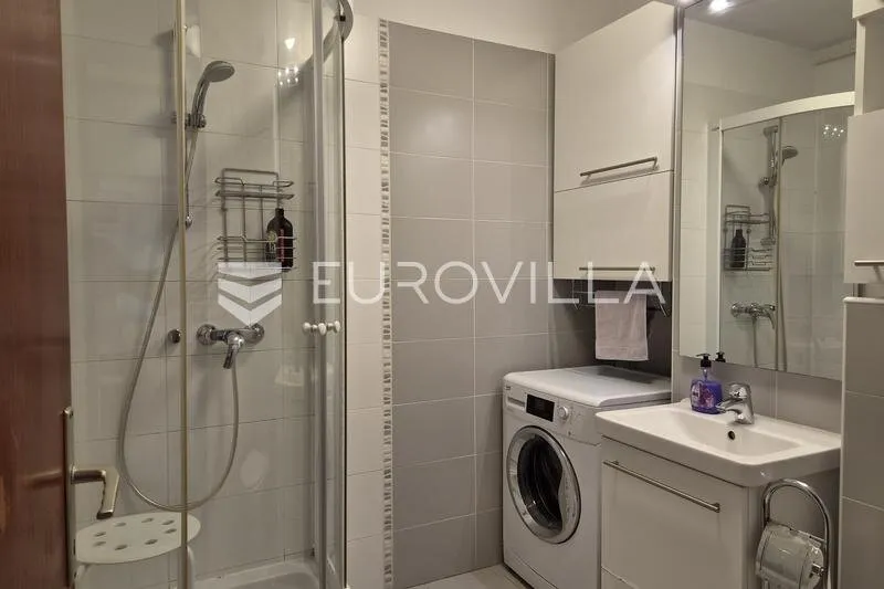 Vannitoad - Two-Bedroom Apartment with Lift in Dugave, Zagreb