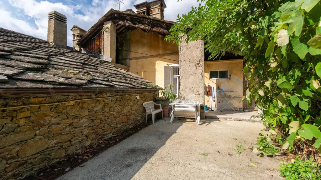 Aed - Quadruplex with Panoramic Terrace in Perrero
