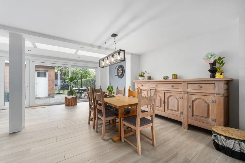 Söögituba - Move-in Ready Home near Main Roads in Dendermonde