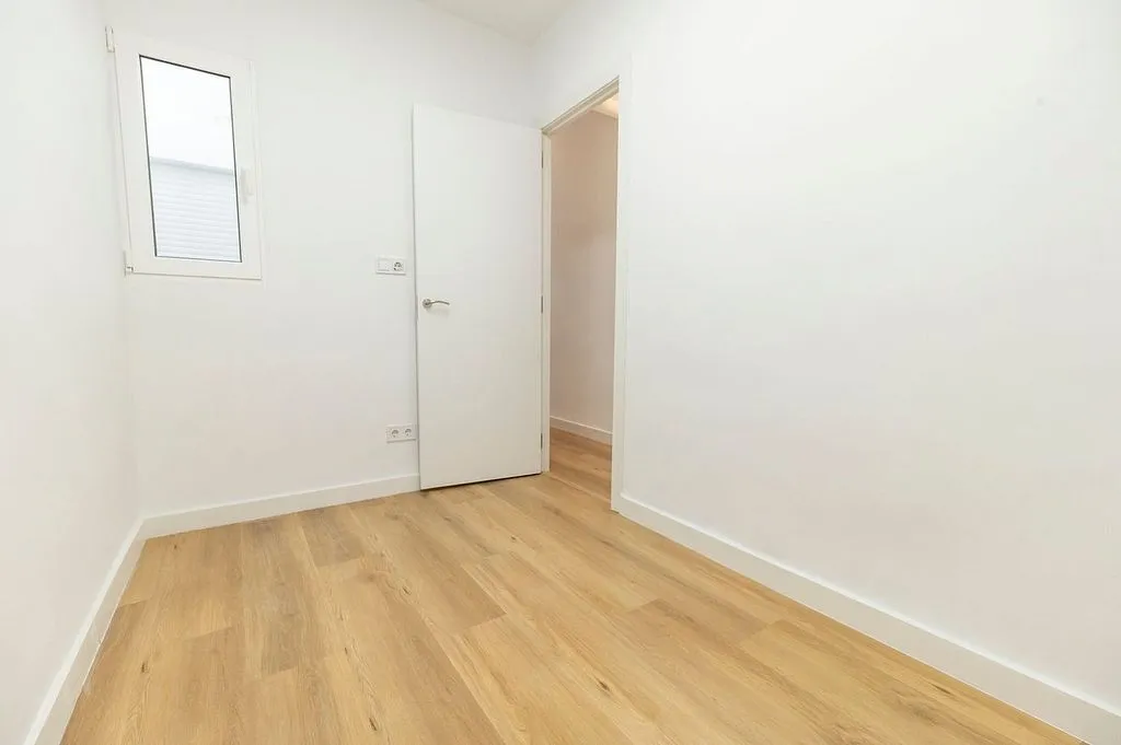 Toad - 2-Bedroom Flat with Balcony in Madrid