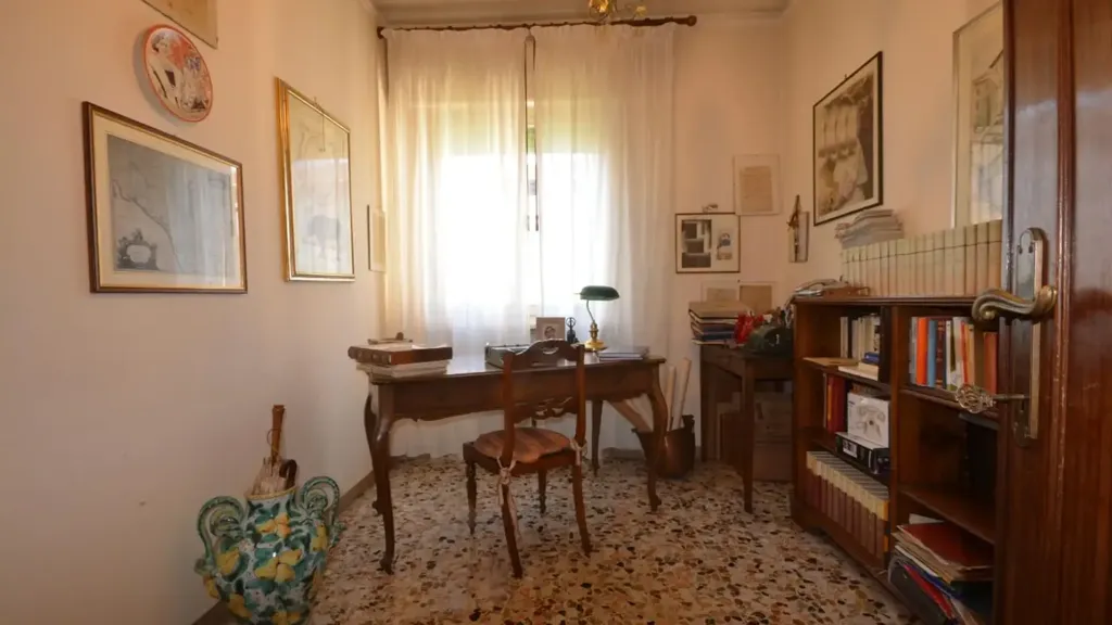 Office - 6-room house in IT