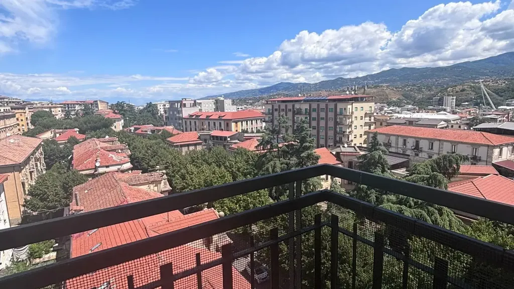 Balcon - Three-Bedroom Apartment with Balconies in Cosenza