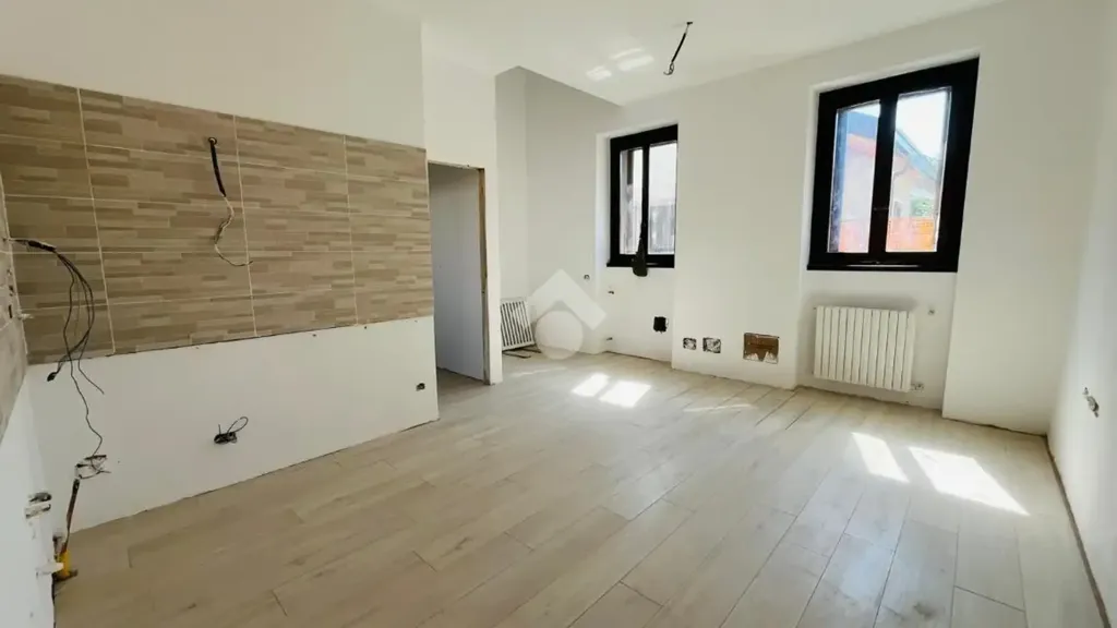 Pièces - Rustic Townhouse with Balcony in Nova Milanese