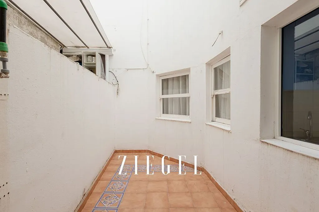 Aed - Apartment with Balcony in Toscal