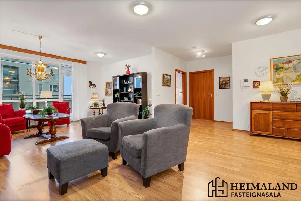 Soggiorno - Spacious 3-Bedroom Apartment with Elevator in Selfoss