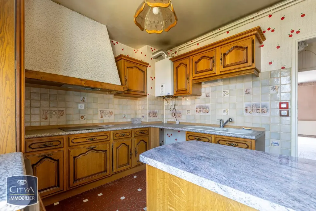 Köök - Spacious 4-Piece Flat with Balcony in Guéret