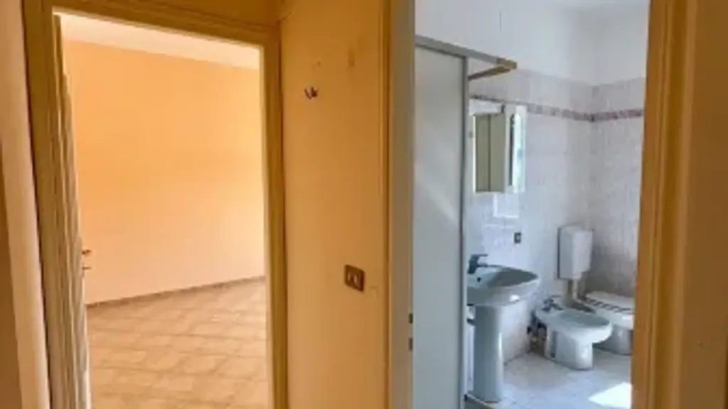 Salles de bain - Modernised 2-Bed Flat with Balcony in Pinerolo