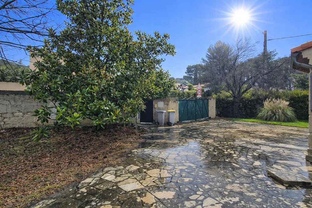 Välivaade - Buildable Plot with Garden in La Chamberte, Montpellier