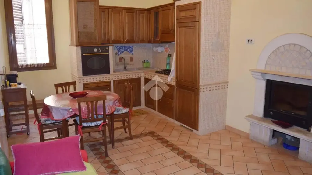 Salle à manger - Restored Triplex with Vaulted Ceilings in Tagliacozzo