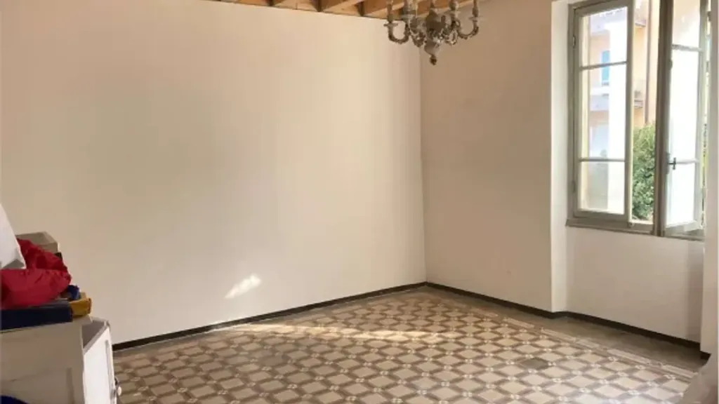 Pièces - Central 5-Bedroom Apartment in Albenga