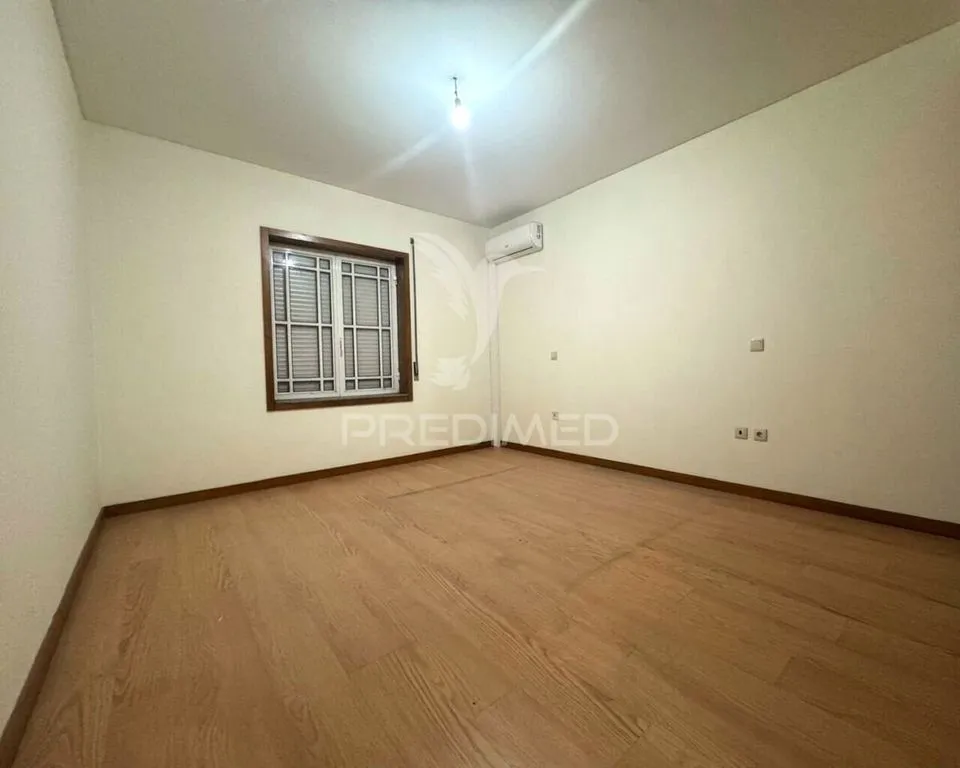 Toad - Luxury House with 11 Hectares in Guimarães