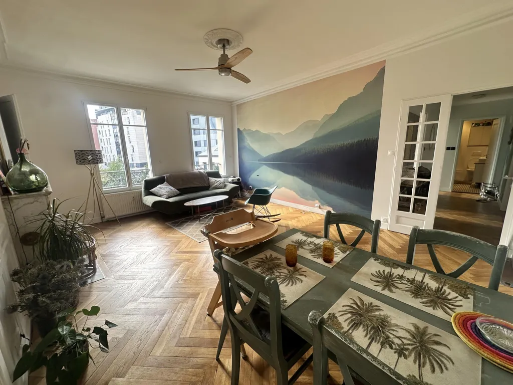 Söögituba - T5 Apartment with Parking near Boulevard des Belges