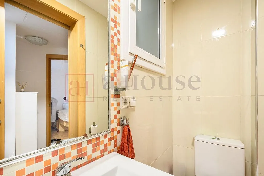 Vannitoad - Luxury Flat with Northwest Views in El Clot, Barcelona
