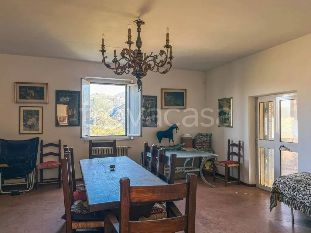 Salle à manger - Rustic Villa to Renovate with Panoramic Terrace in Configni