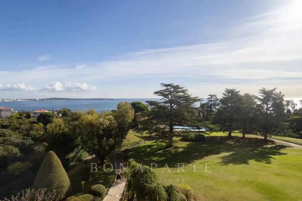 Jardin - Appartement Rénové avec Vue Panoramique à Cannes