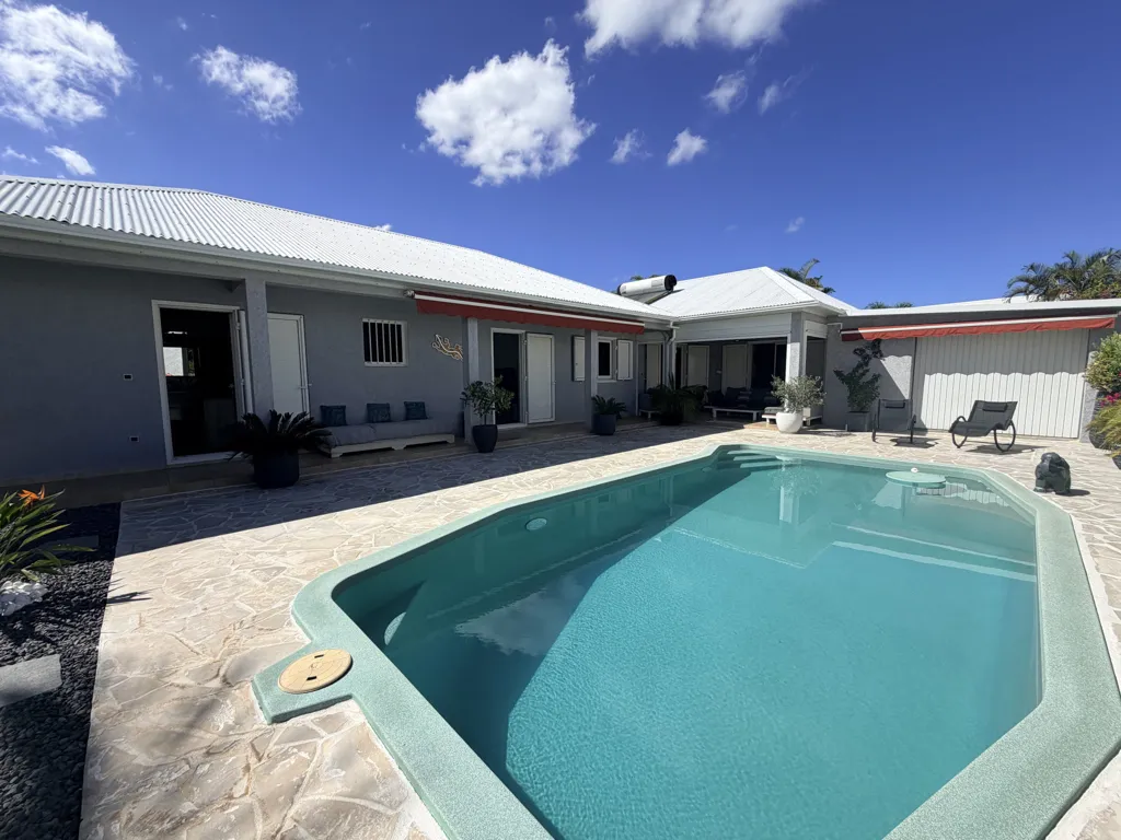 Piscine - Villa F5 avec Piscine à Saint-Pierre