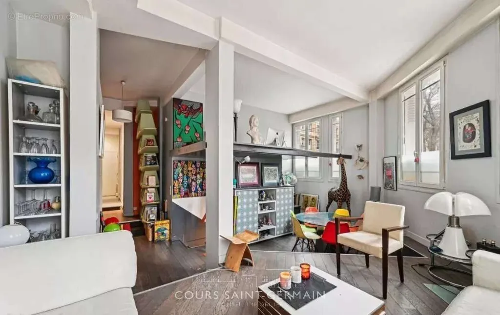 Elutuba - Architect's Loft with Cathedral Ceiling in Paris