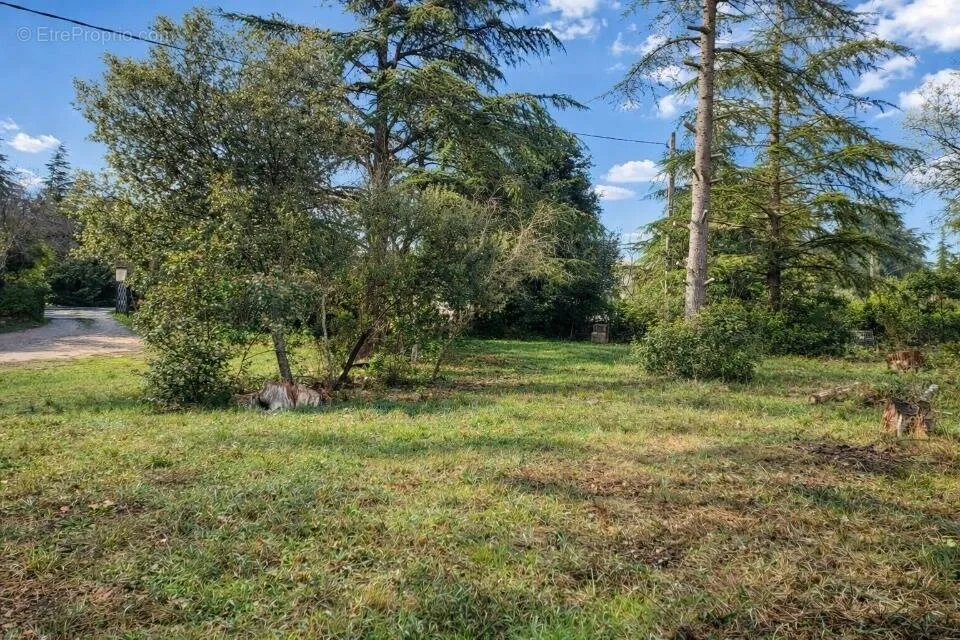Aed - Buildable Plot with Garden in Saint-Maximin-La-Sainte-Baume