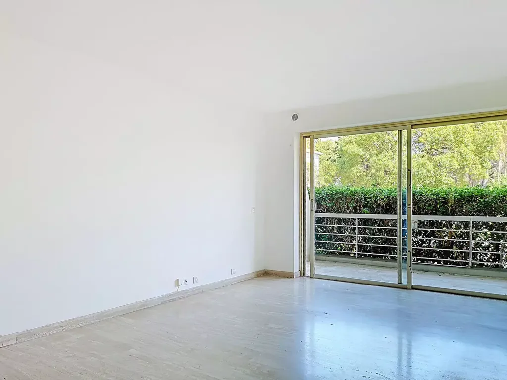 Rooms - Two-Bedroom Apartment with Terraces in Cannes