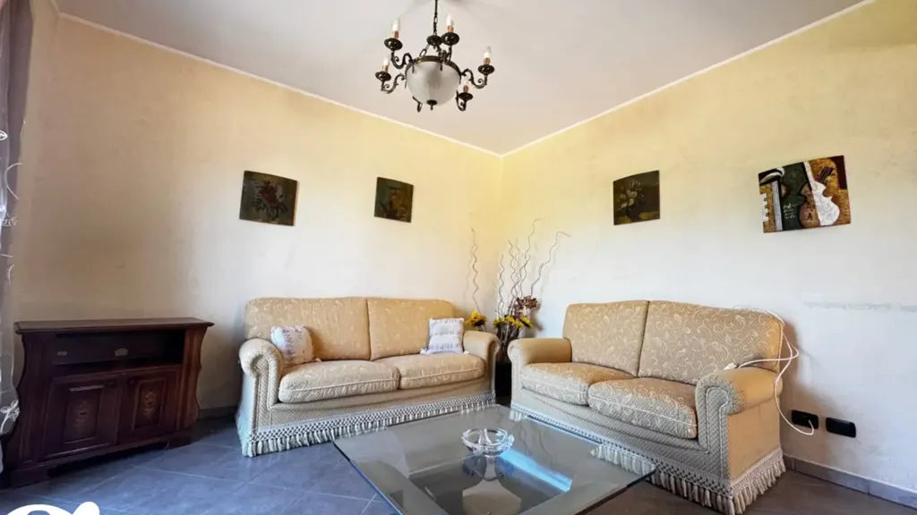 Séjour - Versatile Independent House with Large Plot in Patti