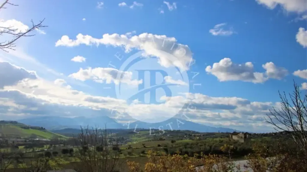 Villa with Private Garden in Tortoreto