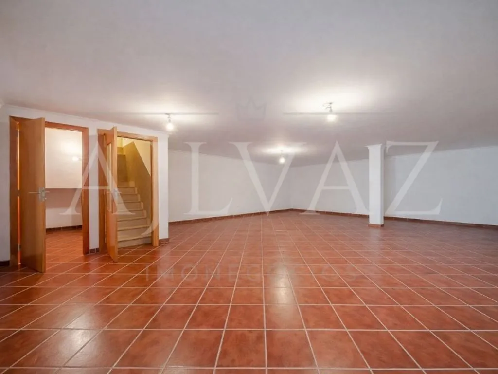 Pièces - Luxury Semidetached Villa with Terrace in Vila Real de Santo António