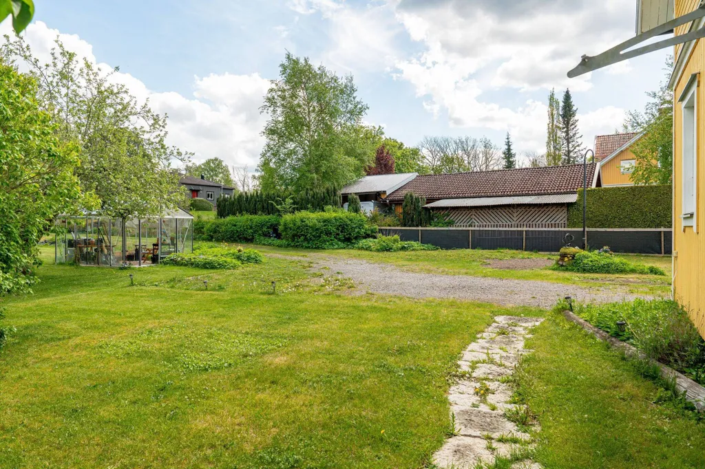 Aed - Family Villa with Workshop in Varnhem