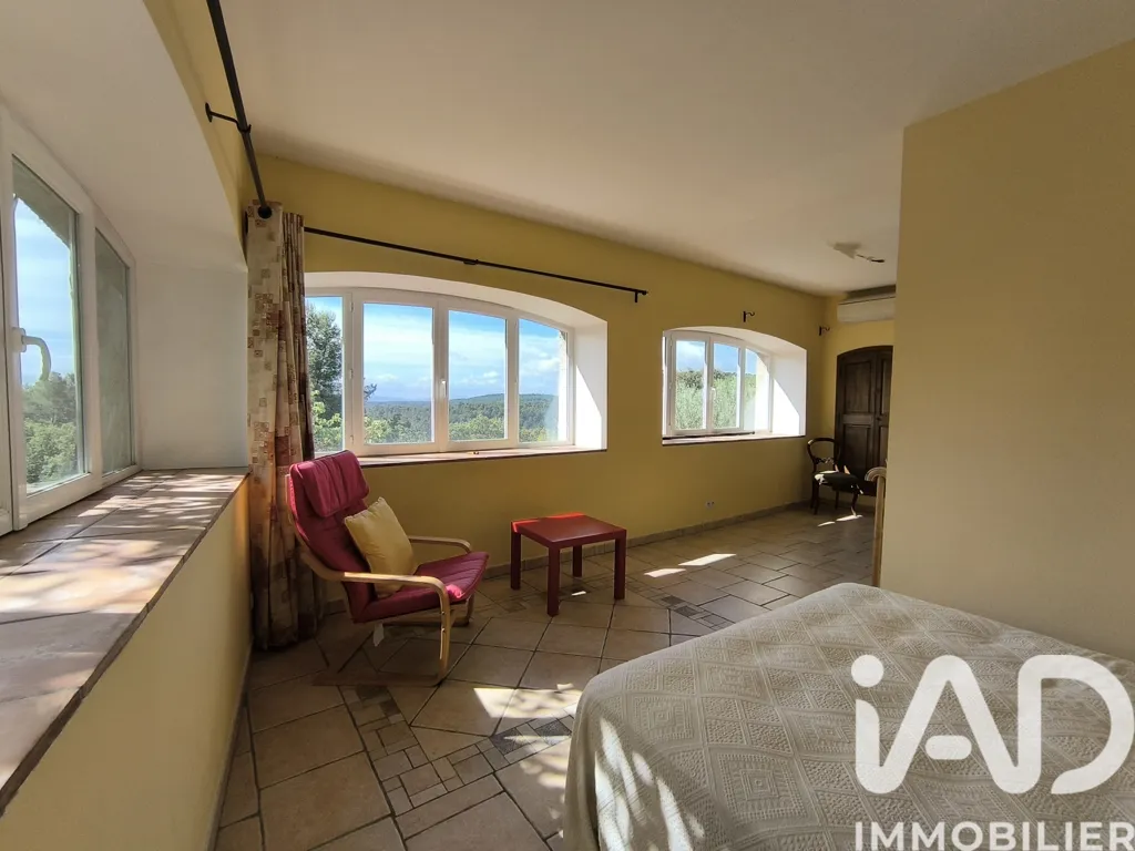 Chambres - Villa avec Studio et Piscine à Callas
