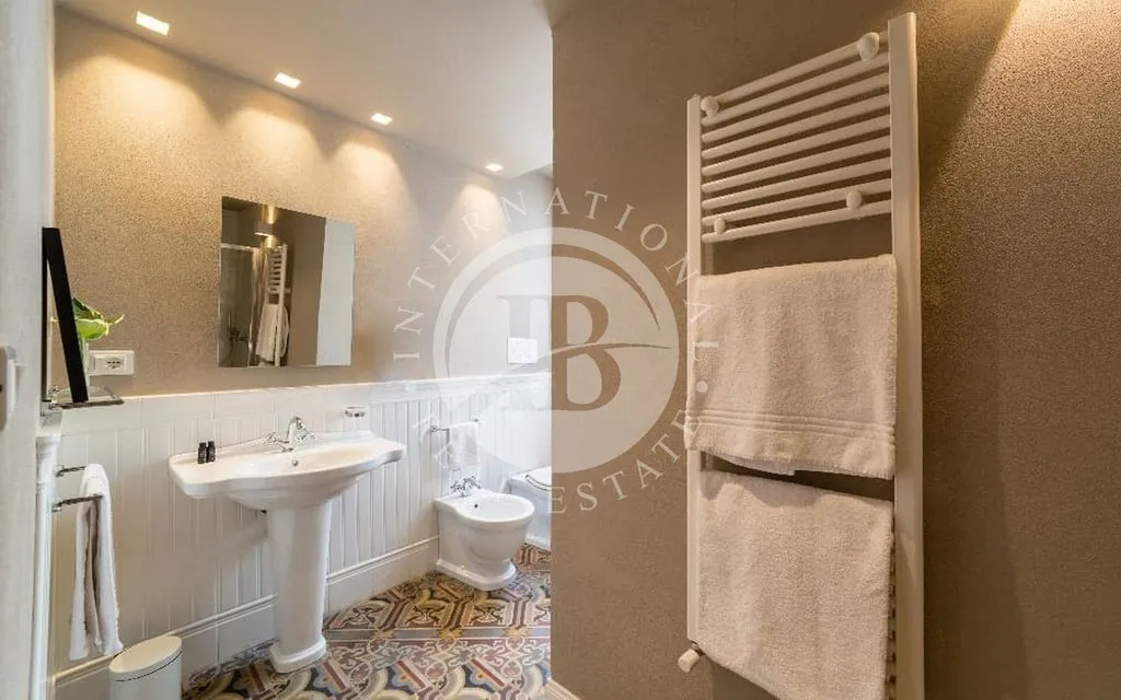 Bathrooms - Luxury Hotel with Historical Charm in Florence