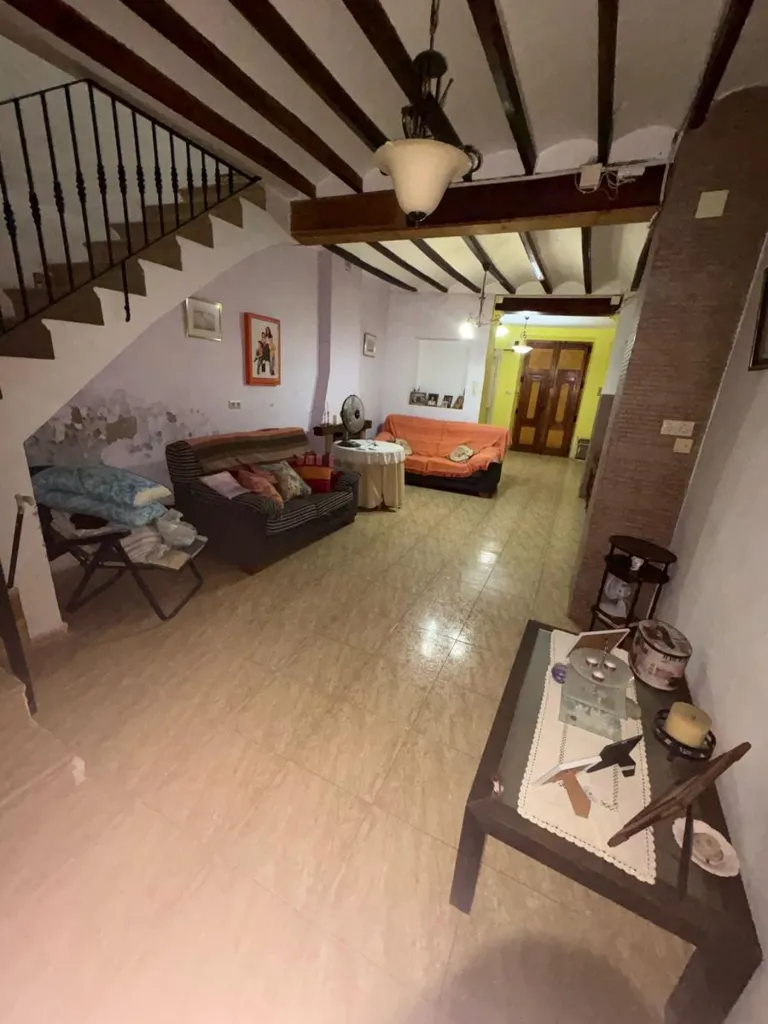 Elutuba - Traditional Townhouse with Patio in Orba